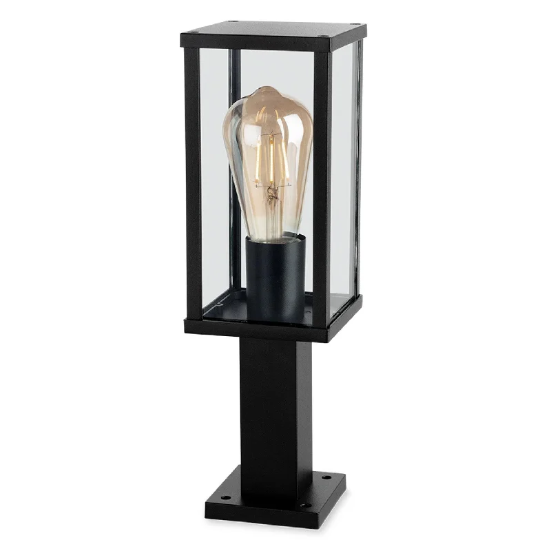 Track lighting for accentuating artworksDakota Pillar Black